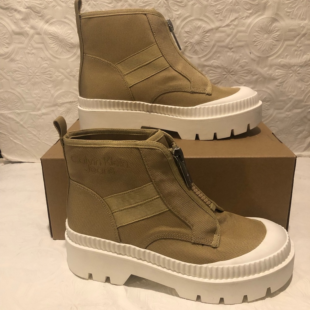 Calvin Klein Berti Chelsea lug sole boots in beige women’s size 8 brand new - Picture 6 of 13